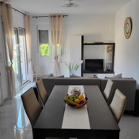 Ina's Masionette * Nea Iraklitsa