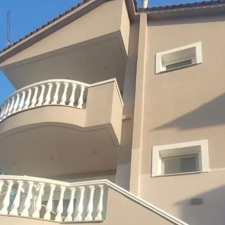 Ina's Masionette Apartment *